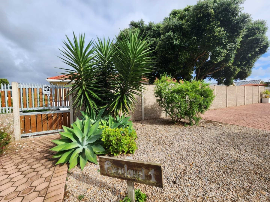 4 Bedroom Property for Sale in Hartenbos Central Western Cape